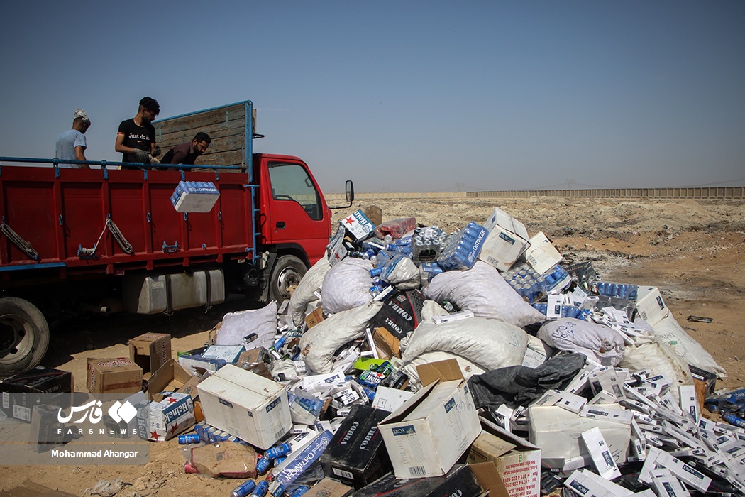 آتش‌ زدن ۶ تن کالای قاچاق در اهواز 