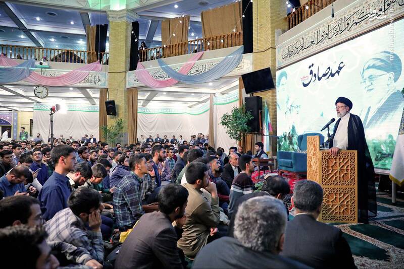 عکس/ رئیسی در جشن میلاد پیامبر اعظم دانشگاه امام صادق