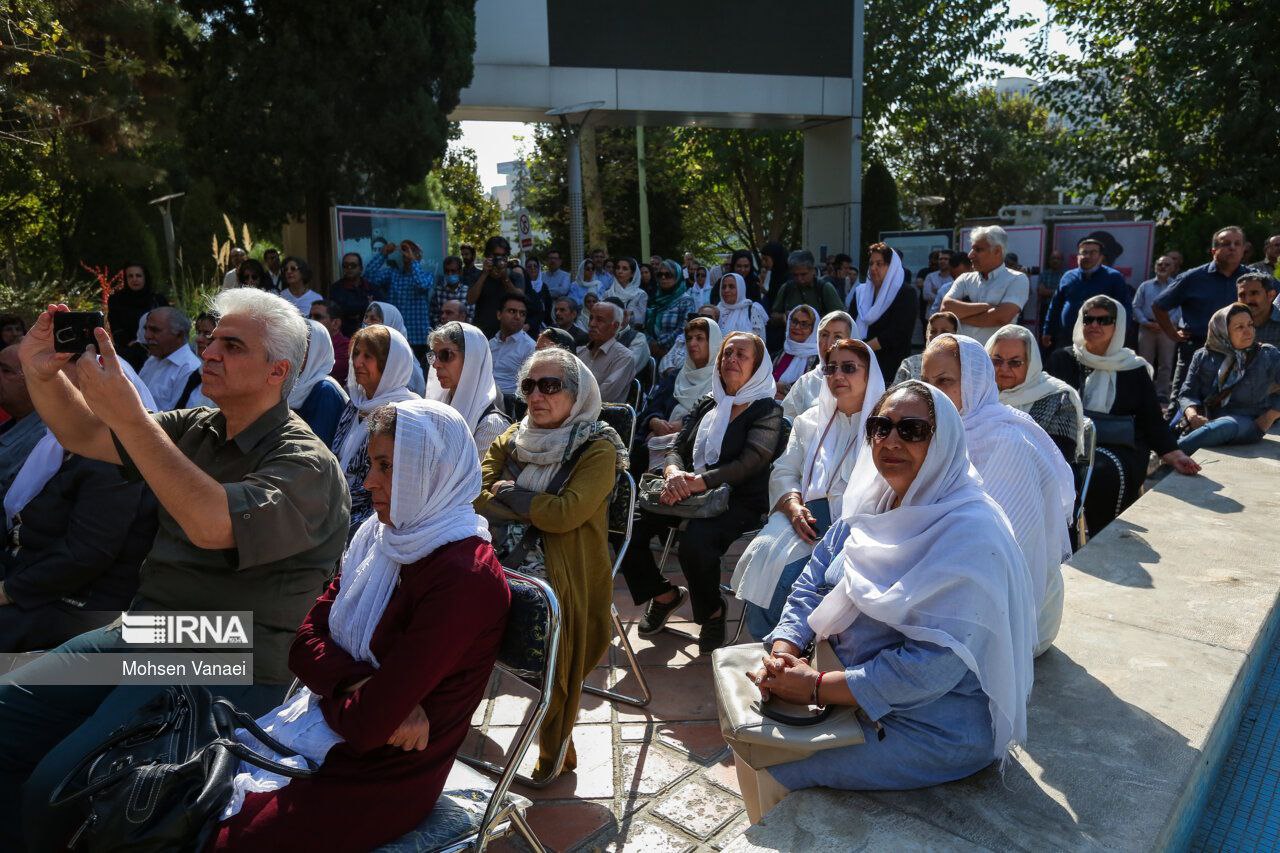 عکس/ تشییع پیکر «فردوس کاویانی»
