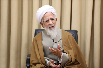 آیتالله جوادی آملی: نه بیراهه بروید و نه راه کسی را ببندید