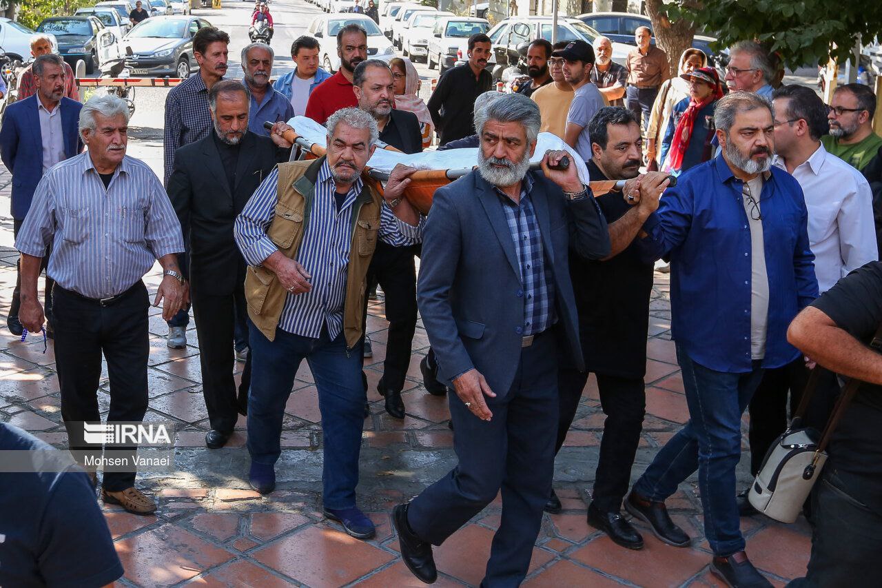 عکس/ تشییع پیکر «فردوس کاویانی»