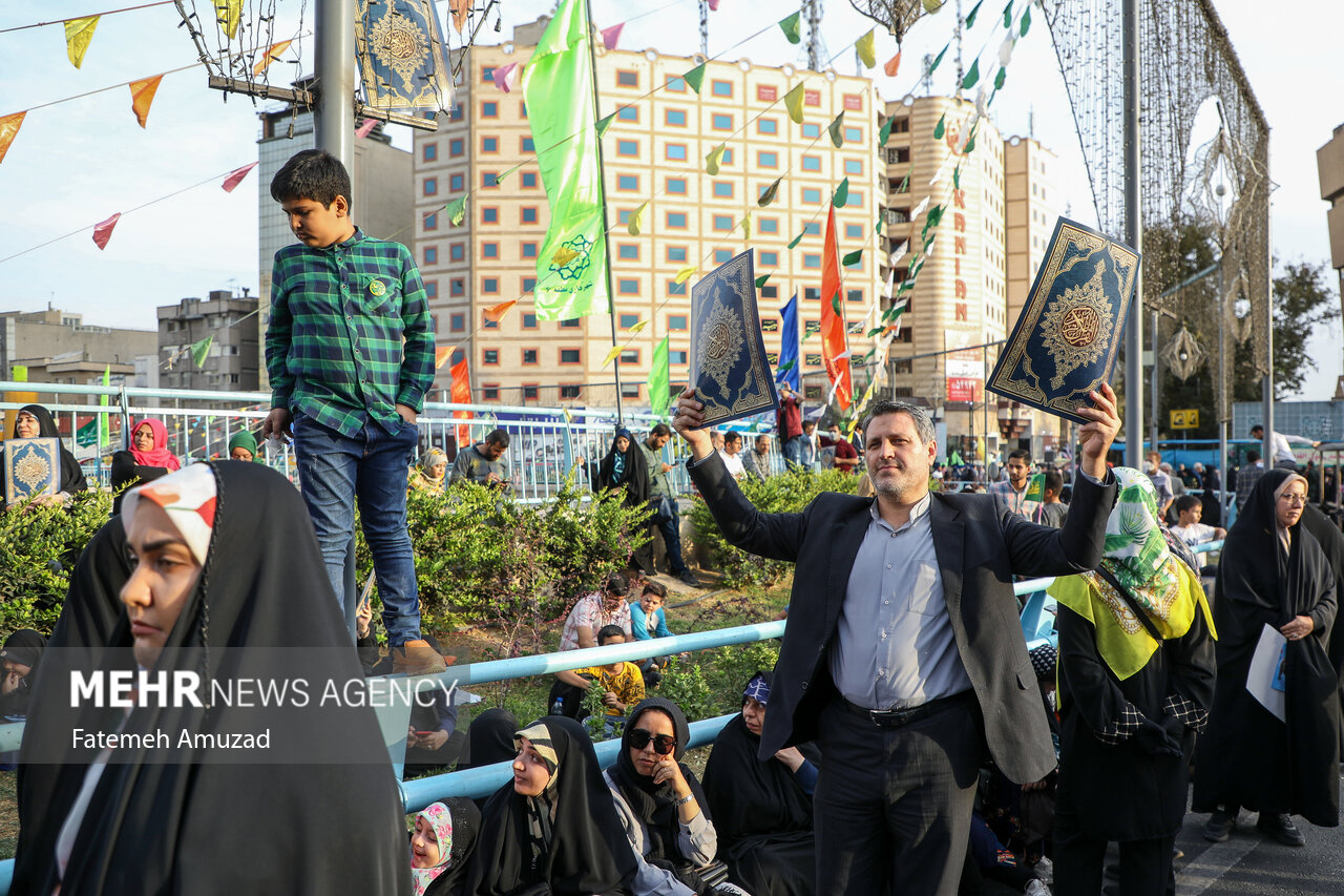 جشن میلاد پیامبر(ص)در میدان حضرت ولیعصر (عج) 