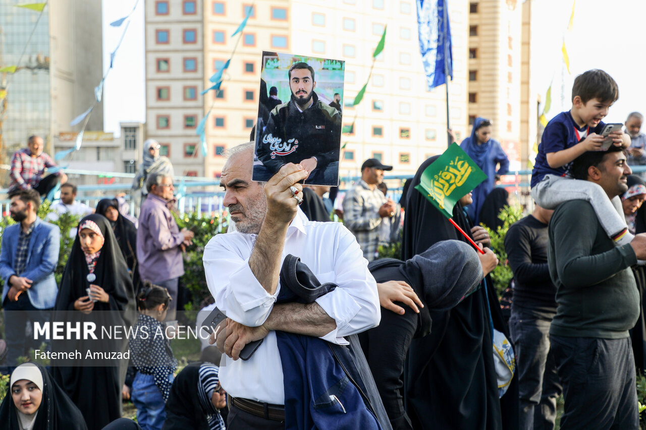 جشن میلاد پیامبر(ص)در میدان حضرت ولیعصر (عج) 