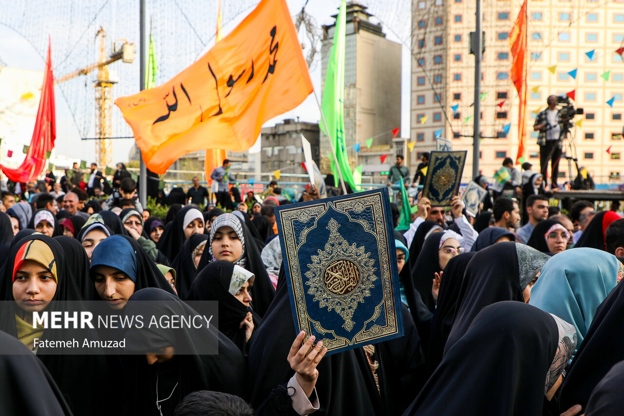 جشن میلاد پیامبر(ص)در میدان حضرت ولیعصر (عج) 