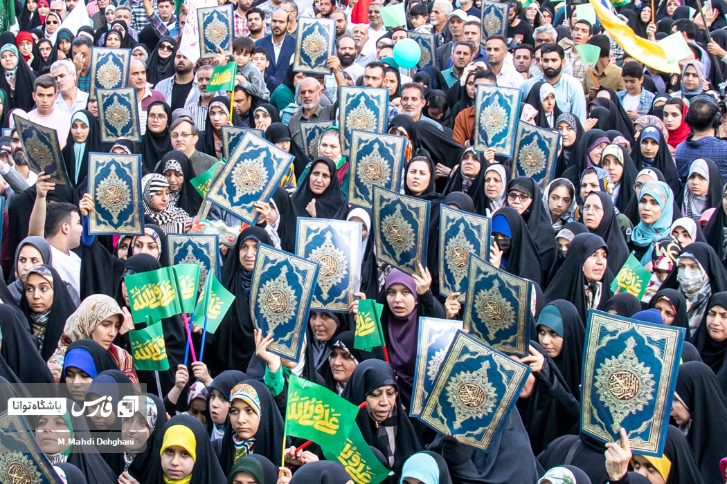 تصاویری جالب از جشن بزرگ میلاد پیامبر(ص) در تهران 