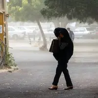 طوفان گردوخاک غرب اصفهان را درمی‌نوردد
