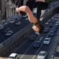 اقدام جنون‌آمیز یک جوان در بالای برجی بلند