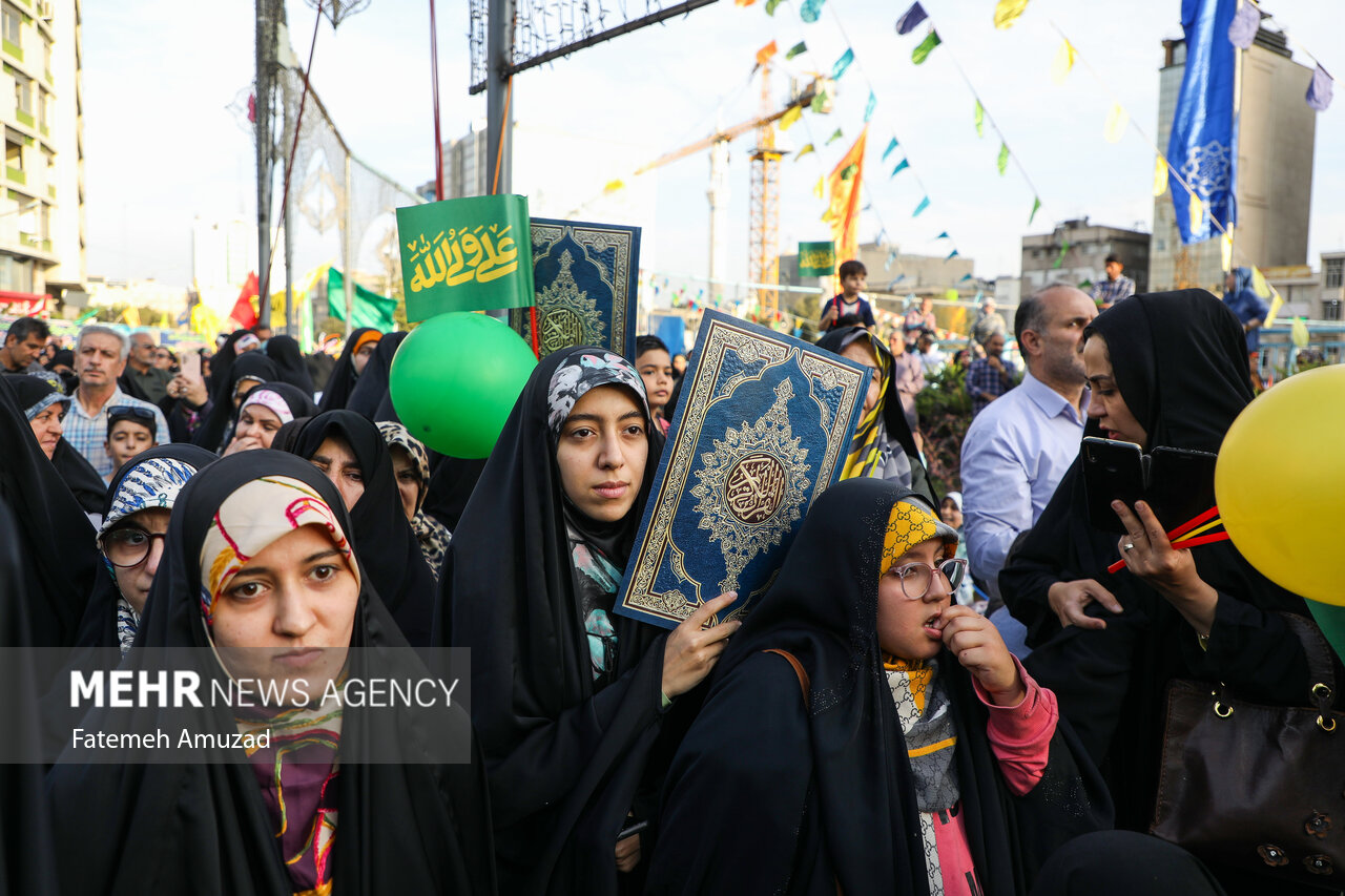 جشن میلاد پیامبر(ص)در میدان حضرت ولیعصر (عج) 