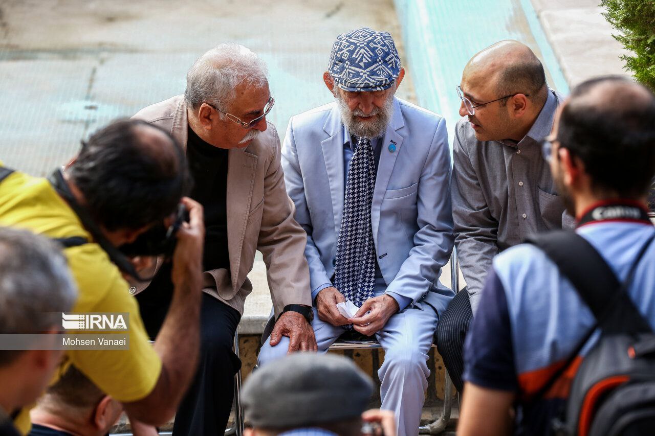 عکس/ تشییع پیکر «فردوس کاویانی»