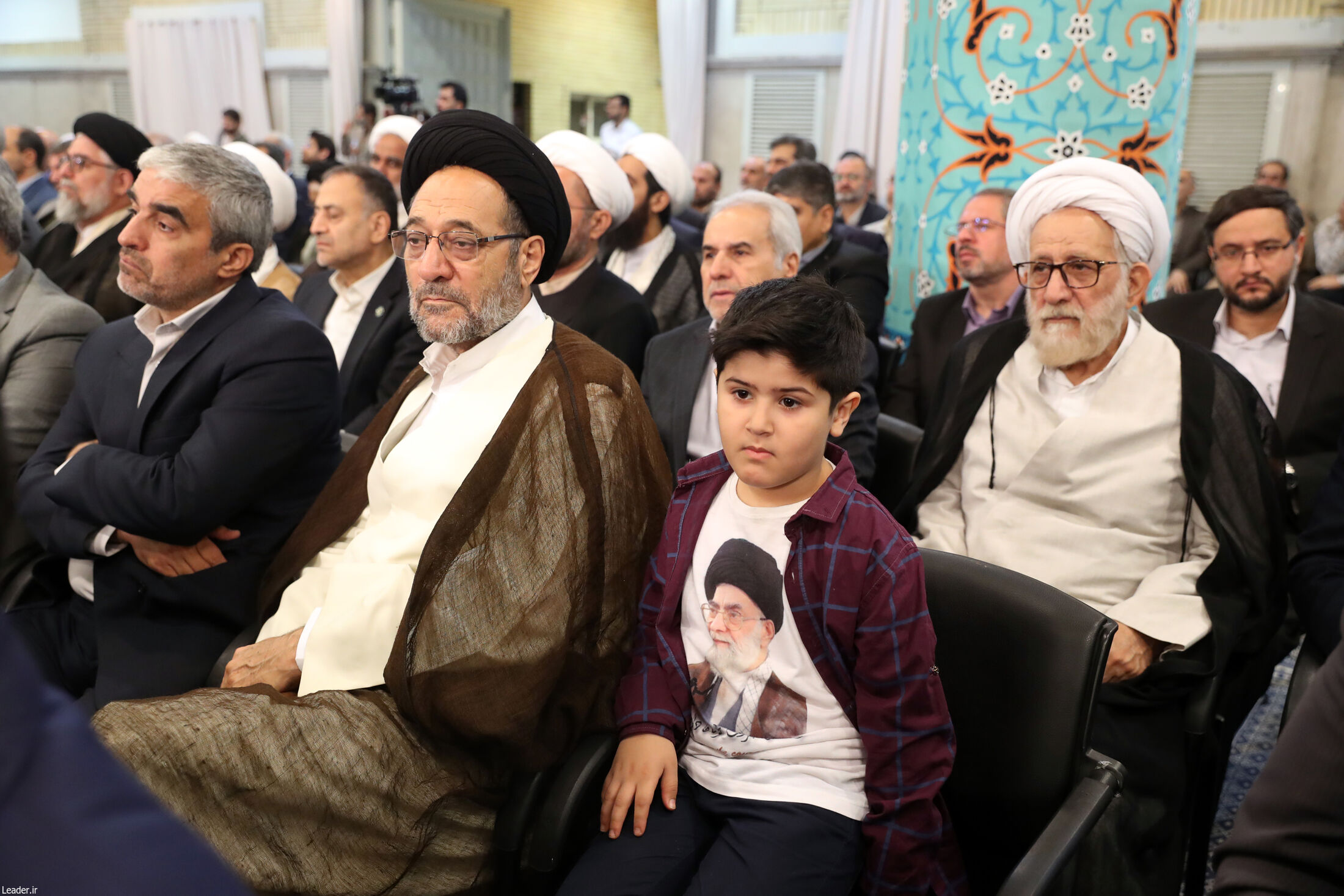تصاویری جالب از دیدار جمعی از مردم با رهبر انقلاب 