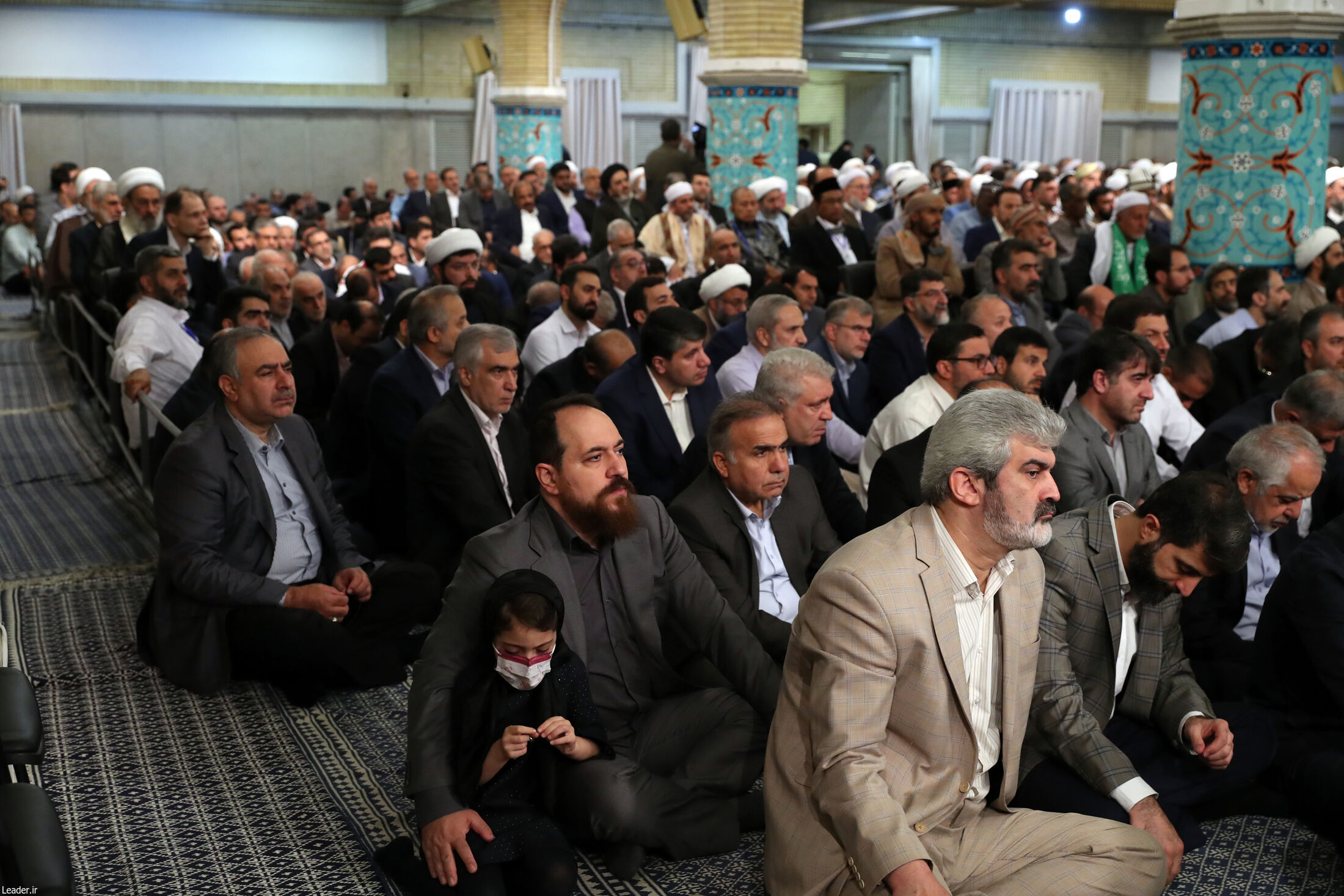تصاویری جالب از دیدار جمعی از مردم با رهبر انقلاب 