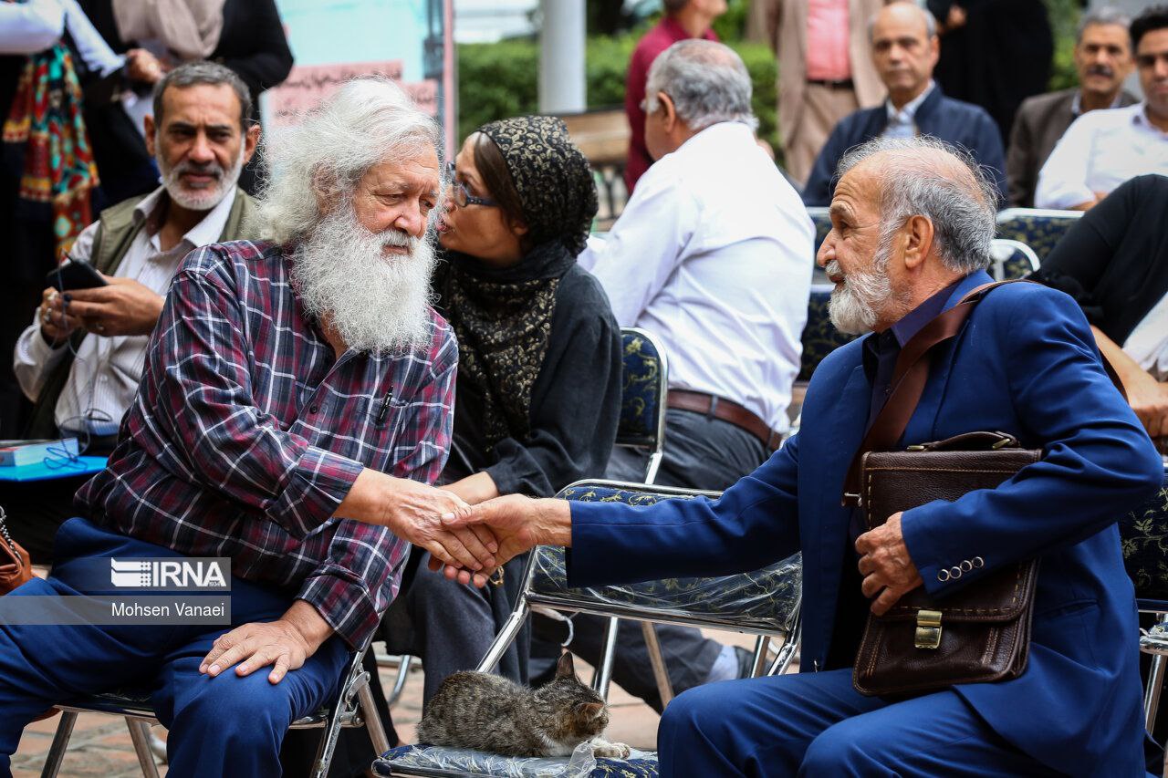عکس/ تشییع پیکر «فردوس کاویانی»