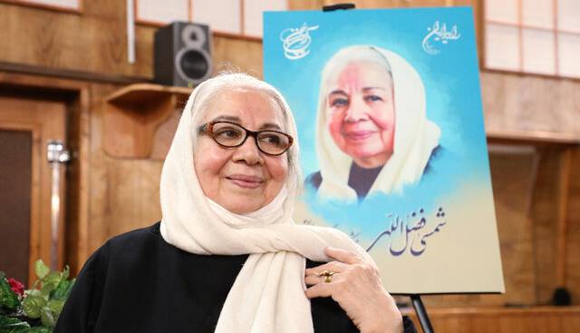 شمسی فضلاللهی متنی از چخوف را میخواند