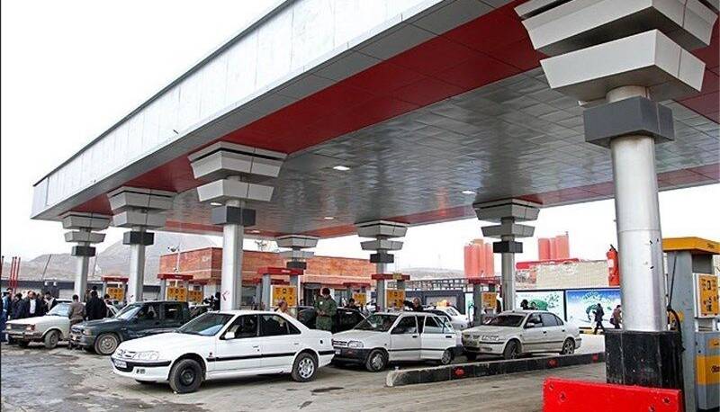 توقیف ۸۰ خودروی قاچاق سوخت در پمب بنزینهای جیرفت