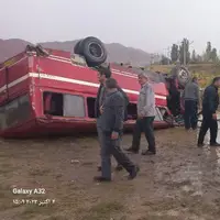 واژگونی یک دستگاه مینی‌بوس در محور تبریز - مرند با ۱۳ مصدوم