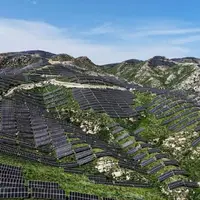 مزرعه خورشیدی در قله کوه شانشی شمال چین 