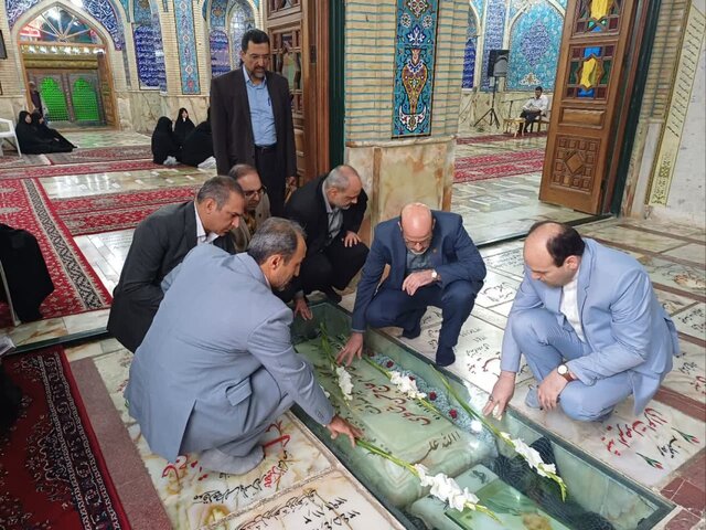 ادای احترام رئیس جهاد دانشگاهی کشور به شهدای سمنان