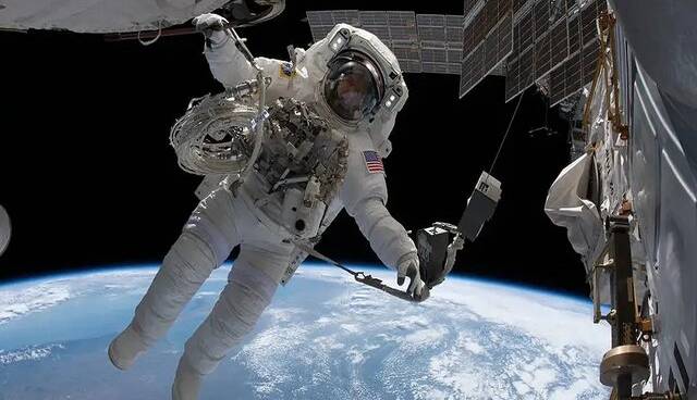 لغو پیاده‌روی فضایی به دلیل نشتی در ایستگاه فضایی