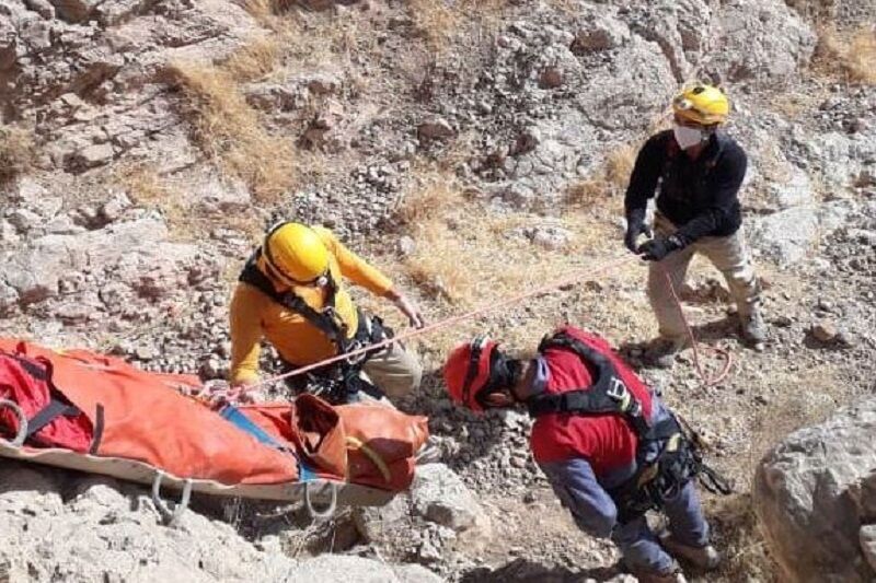 سقوط جوان ۳۸ ساله از ارتفاعات مخمل‌کوه لرستان