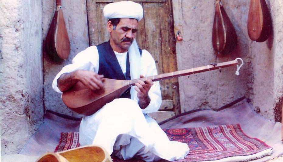 قطعه «اشتُرخَجو» با دوتار نوازی عبدالله سرور احمدی