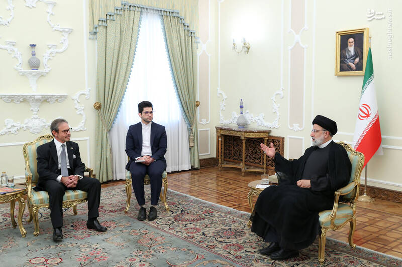 عکس/ تقدیم استوارنامه سفرای جدید به رئیسی
