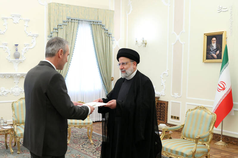 عکس/ تقدیم استوارنامه سفرای جدید به رئیسی