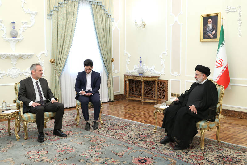 عکس/ تقدیم استوارنامه سفرای جدید به رئیسی