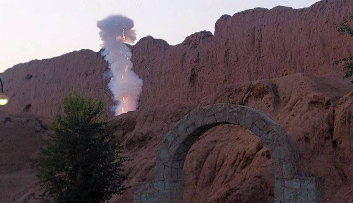 آتشبازی روی دیوار سلجوقی در حضور مسئولان میراثفرهنگی!