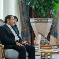 سفیر ایران استوارنامه خود را به امیر قطر تقدیم کرد