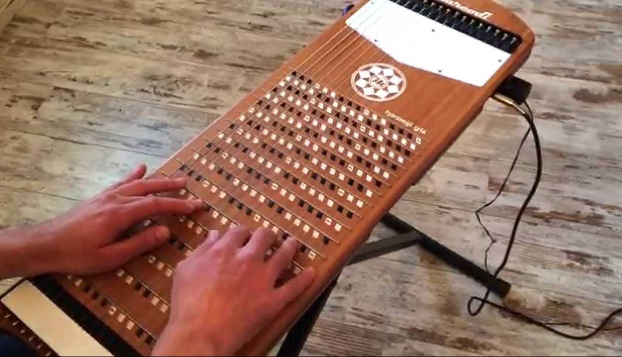 اجرایی گوش نواز با ساز «هارپجی»