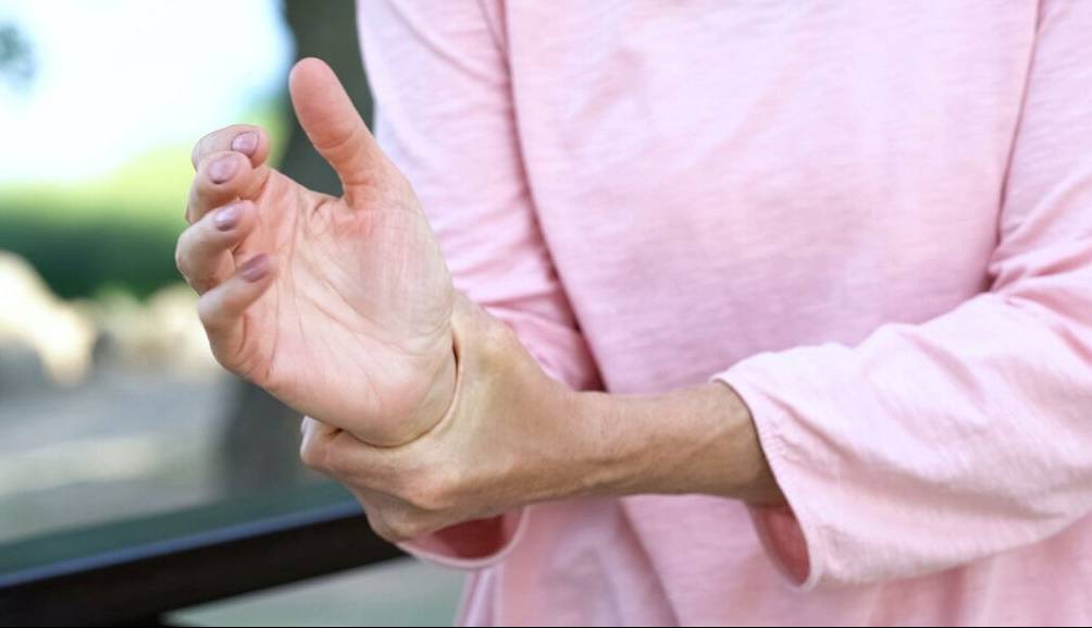 پوکی استخوان یک بیماری زنانه است؟ این گروه‌های سنی بیشتر مراقب خود باشند