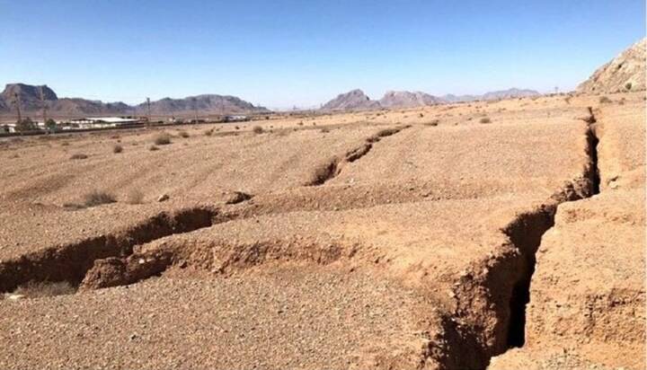 فرونشست به 150 متری ورزشگاه نقش جهان رسید!