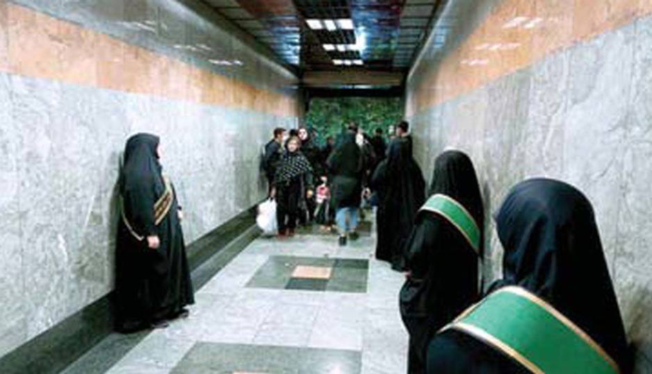 واکنش‌ها به «تونل ‌ حجاب‌بانان ‌در مترو»