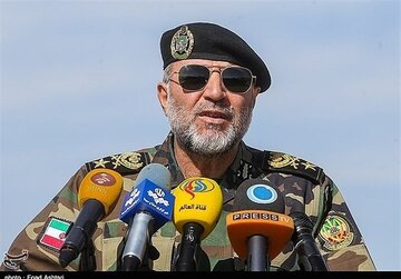 فرمانده نیروی زمینی ارتش خطاب به آمریکا: هیچ قدرتی جرئت نگاه چپ به ایران را ندارد