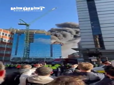 لحظات حساس نجات یک کارگر ساختمانی گرفتار در آتش سوزی ردینگ انگلیس