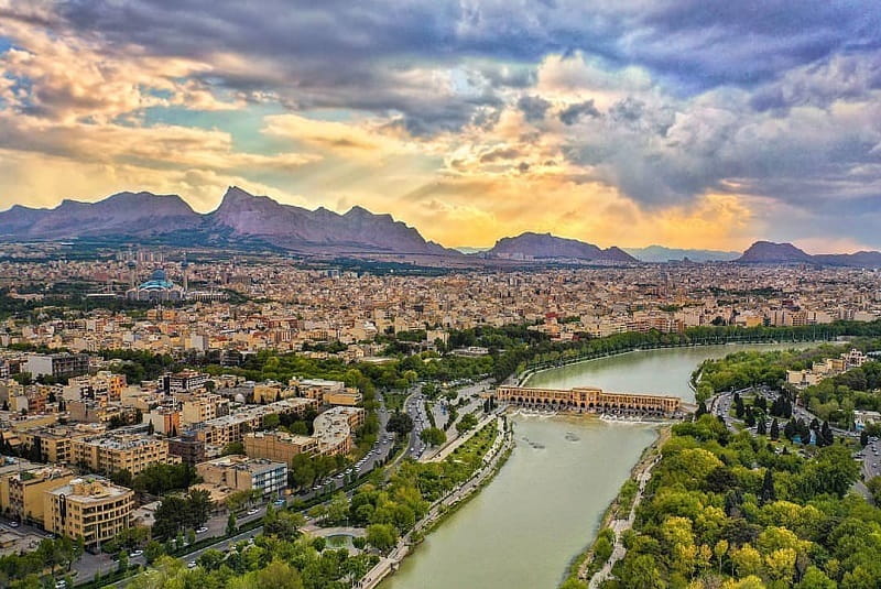 نمایی زیبا از زاینده رود