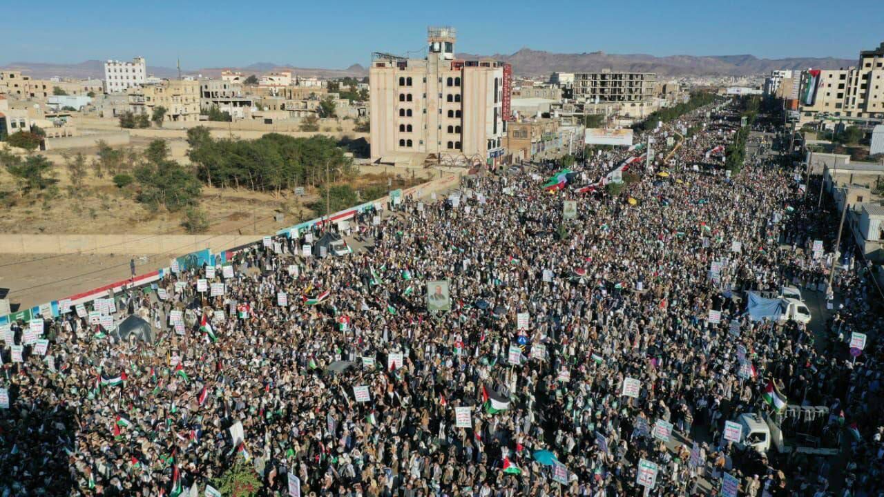 سیل عظیمی از جمعیت یمنی‌ها در حمایت از مردم غزه