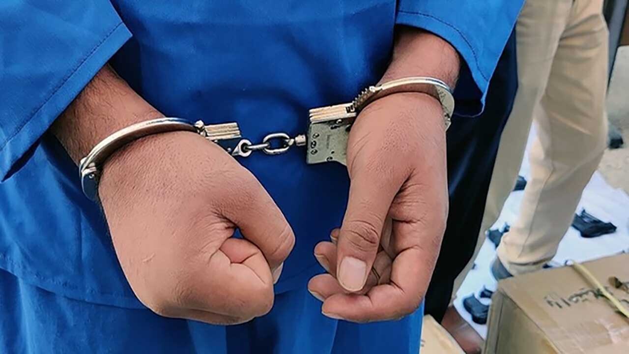 دستبند پلیس بر دستان سارقان بهعنف موتورسیکلت در بندرعباس
