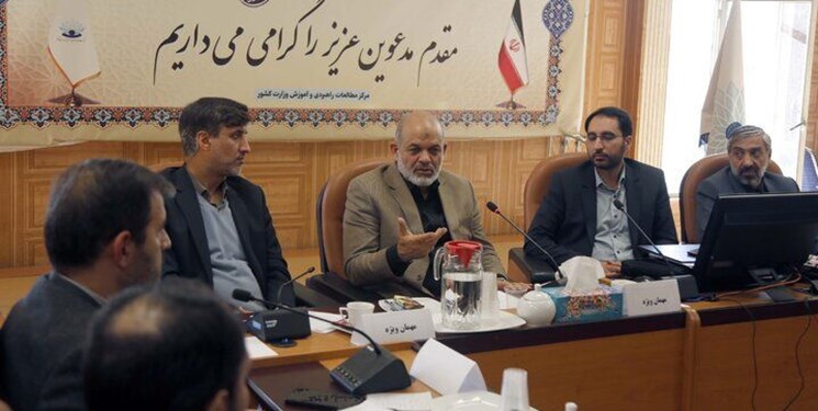 وزیر کشور: نظام اداری محل تحرکات سیاسی نیست
