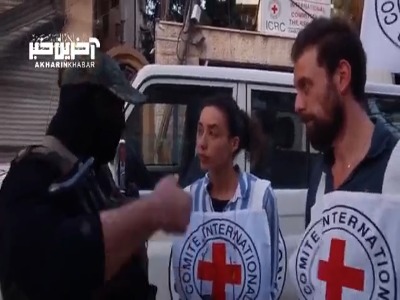 خداحافظی سربازان حماس با اُسرا و واکنش متقابل آنها
