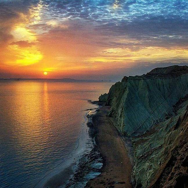 غروب زیبا دره مجسمه ها هرمز