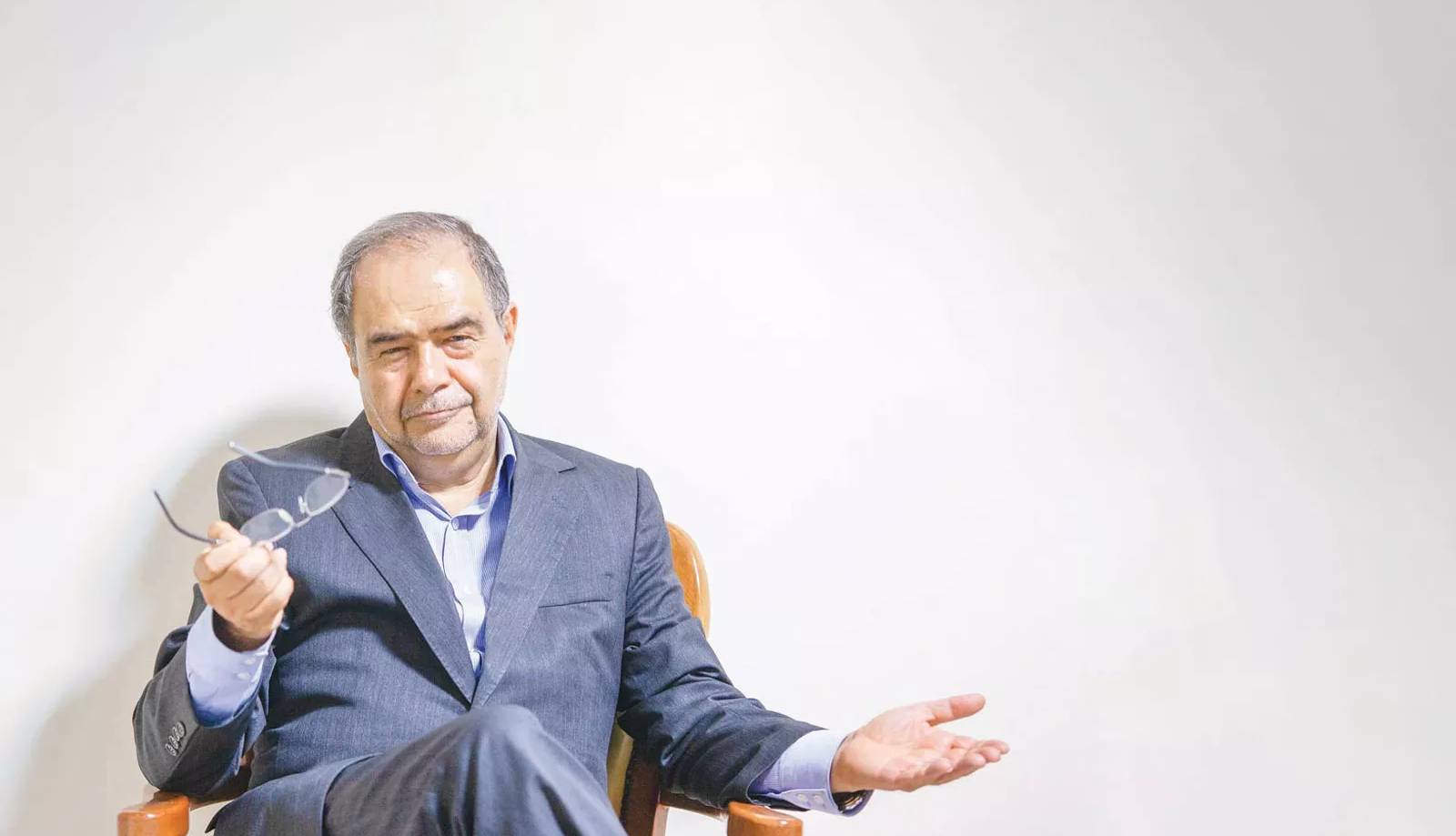 چه کسانی در سال 1377 به دنبال جنگ با طالبان بودند؟