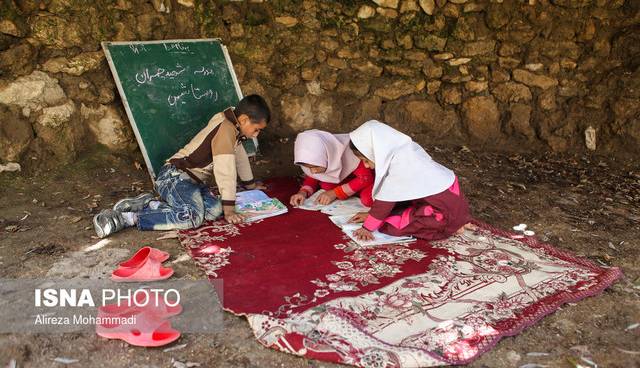 پنلهای خورشیدی به مدارس فاقد برق خوزستان رسید