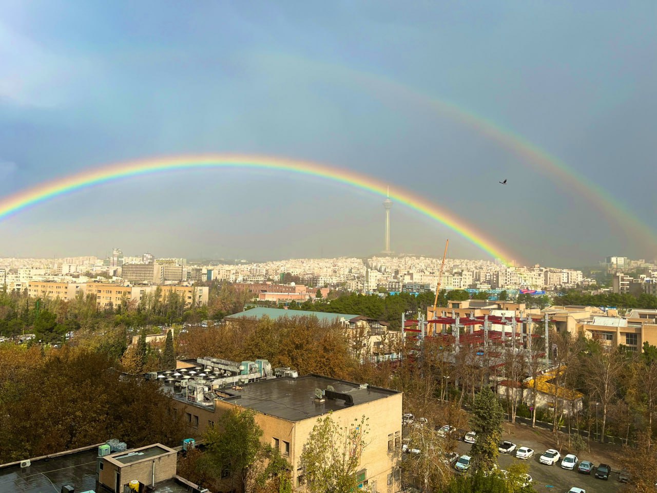 نقش بستن رنگین کمان در تهران