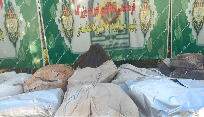 کشف ۶۳ کیلوگرم مواد افیونی از مخفیگاه قاچاقچیان در جنوب غرب