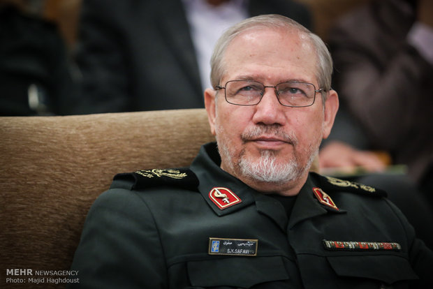 مشاور فرمانده کل قوا: فرار، سرنوشت آینده آمریکاییها در سوریه و عراق خواهد بود
