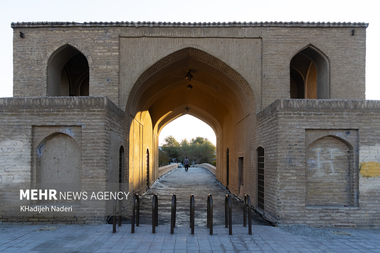مرمت و عایقکاری پل «جسر حسین» روی رودخانه زاینده رود