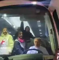 لحظه آزادی پنجمین گروه اسرای فلسطینی در چارچوب توافق مبادله اسرا