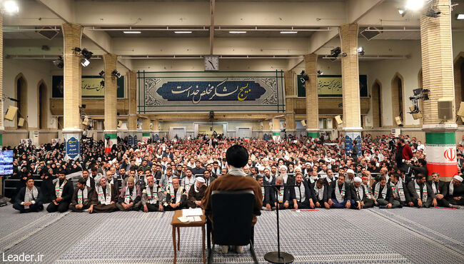 رهبر انقلاب: از دوقطبیهای کاذب بپرهیزید/ کسانی که مبانی و اصول اسلام و ولایت فقیه را قبول دارند برادر شما هستند