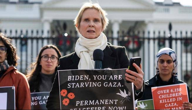 اعتصاب غذای هنرپیشه آمریکایی مقابل کاخ سفید در اعتراض به جنگ غزه